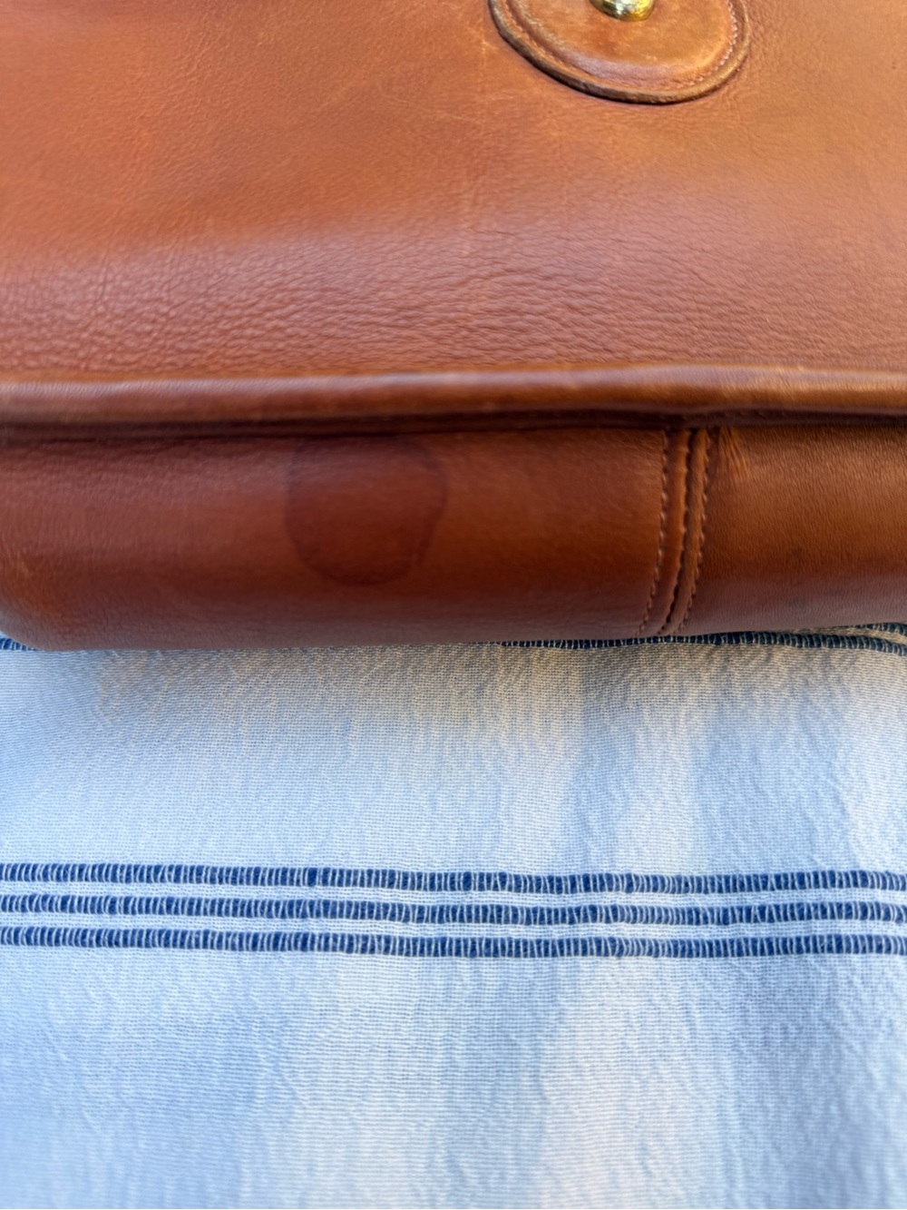 Vintage Coach British Tan Willis Bag - Picture 5 of 11